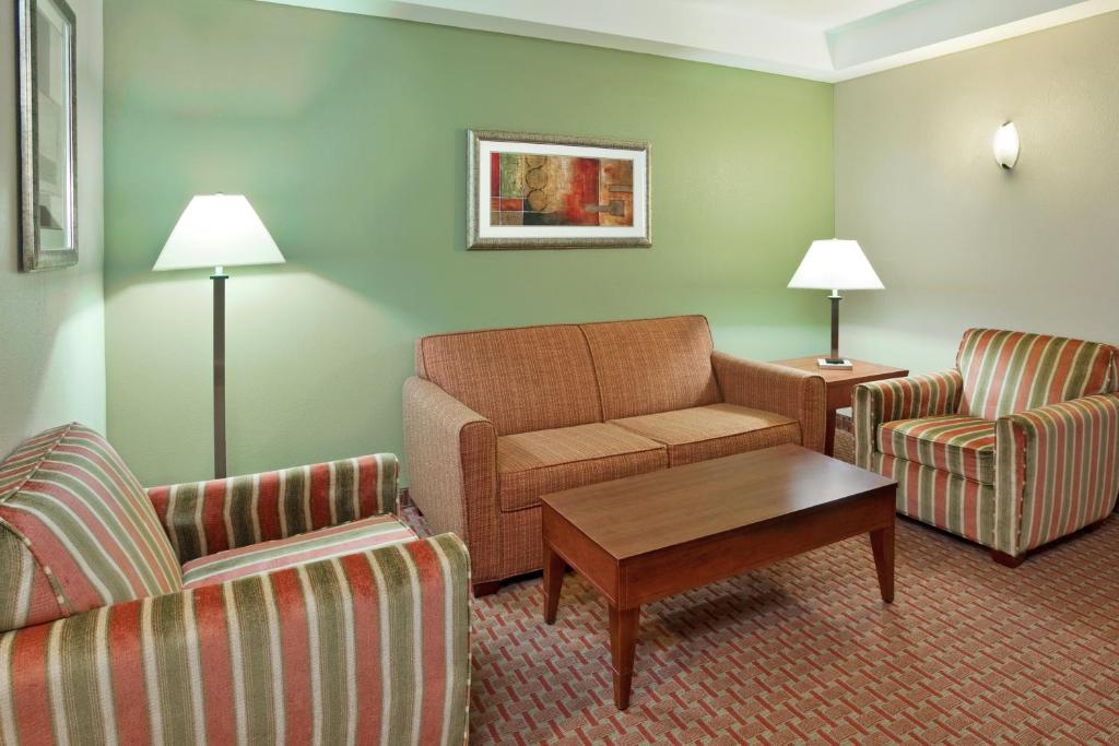 Holiday Inn Express & Suites Niagara Falls an IHG Hotel image 5